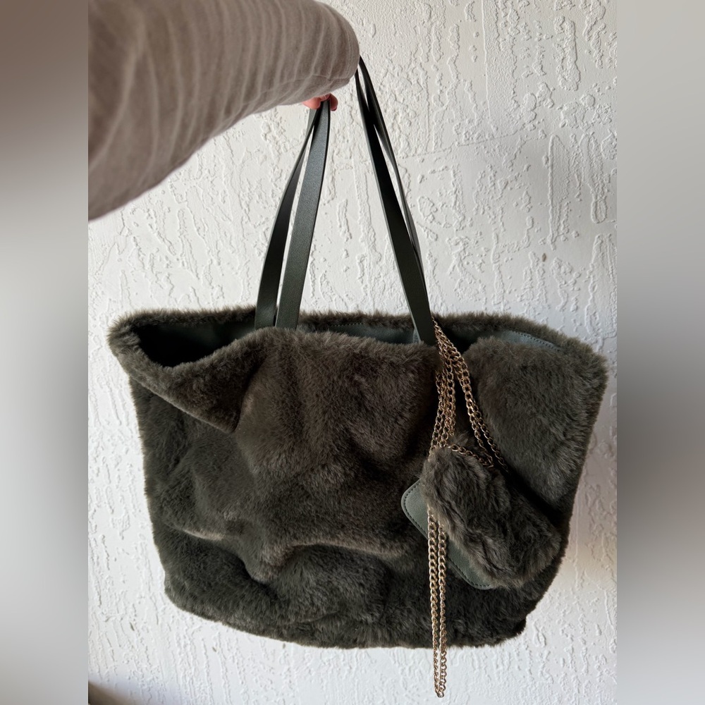 Luxurious Faux Fur Tote Bag - Dark Green
